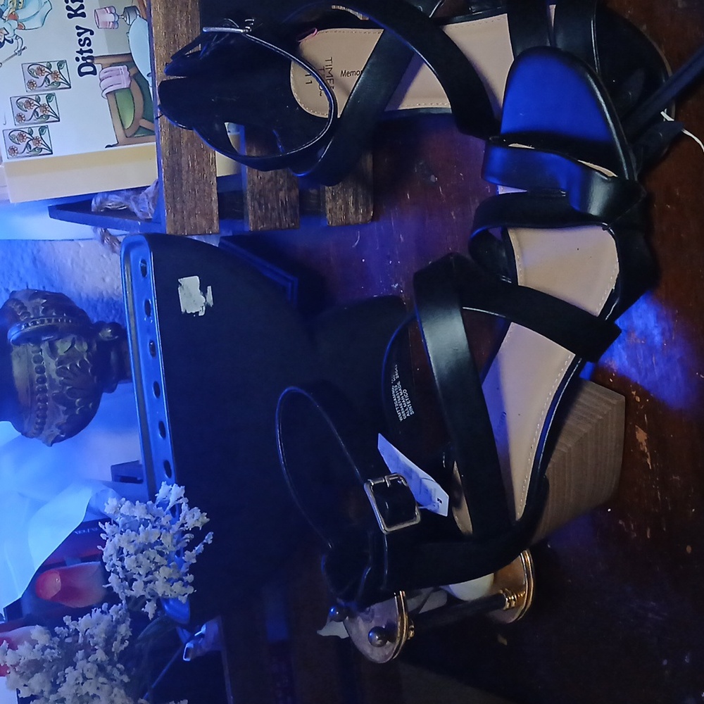 True Time Sandals